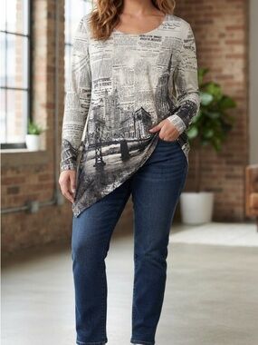 Pretty Woman NYC Newspaper City Skyline Print Long Sleeve Top Shirt Size 1